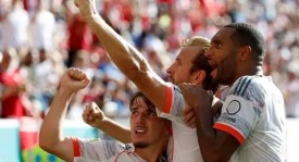 足坛风云再起：三冠王纪录刷新，梅西C罗霸主地位受挑战，新一代球星崛起重塑格局